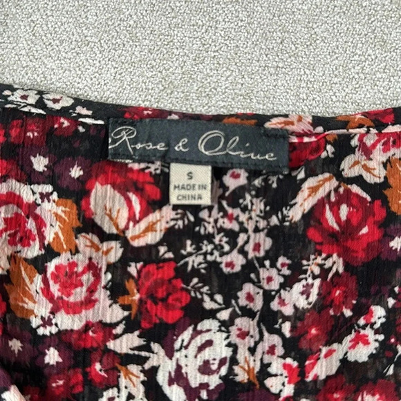 Rose & Olive floral blouse. Size small. - Picture 2 of 4
